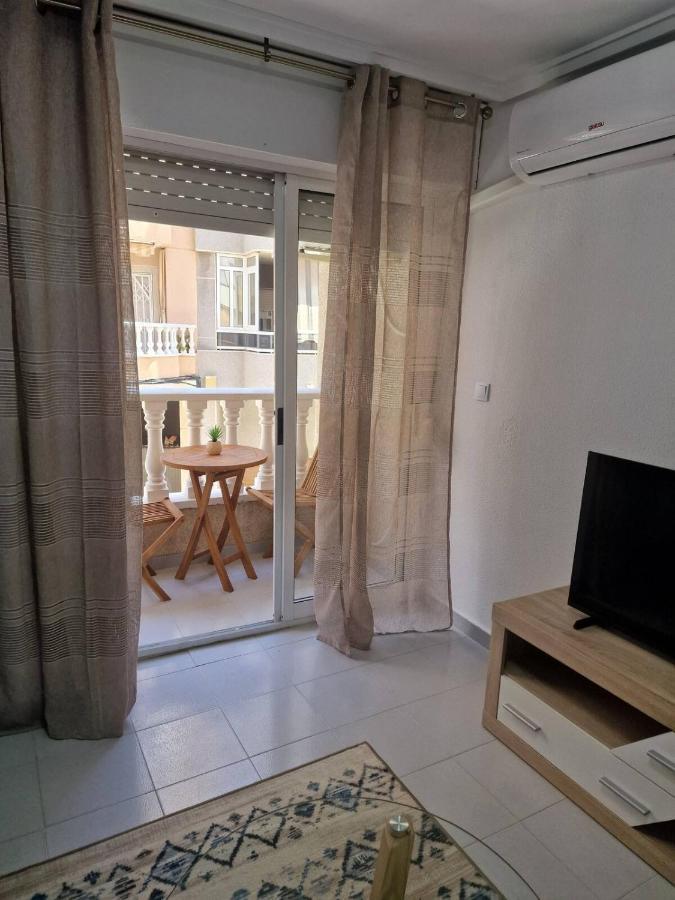 Almudena Apartments Torrevieja Bagian luar foto